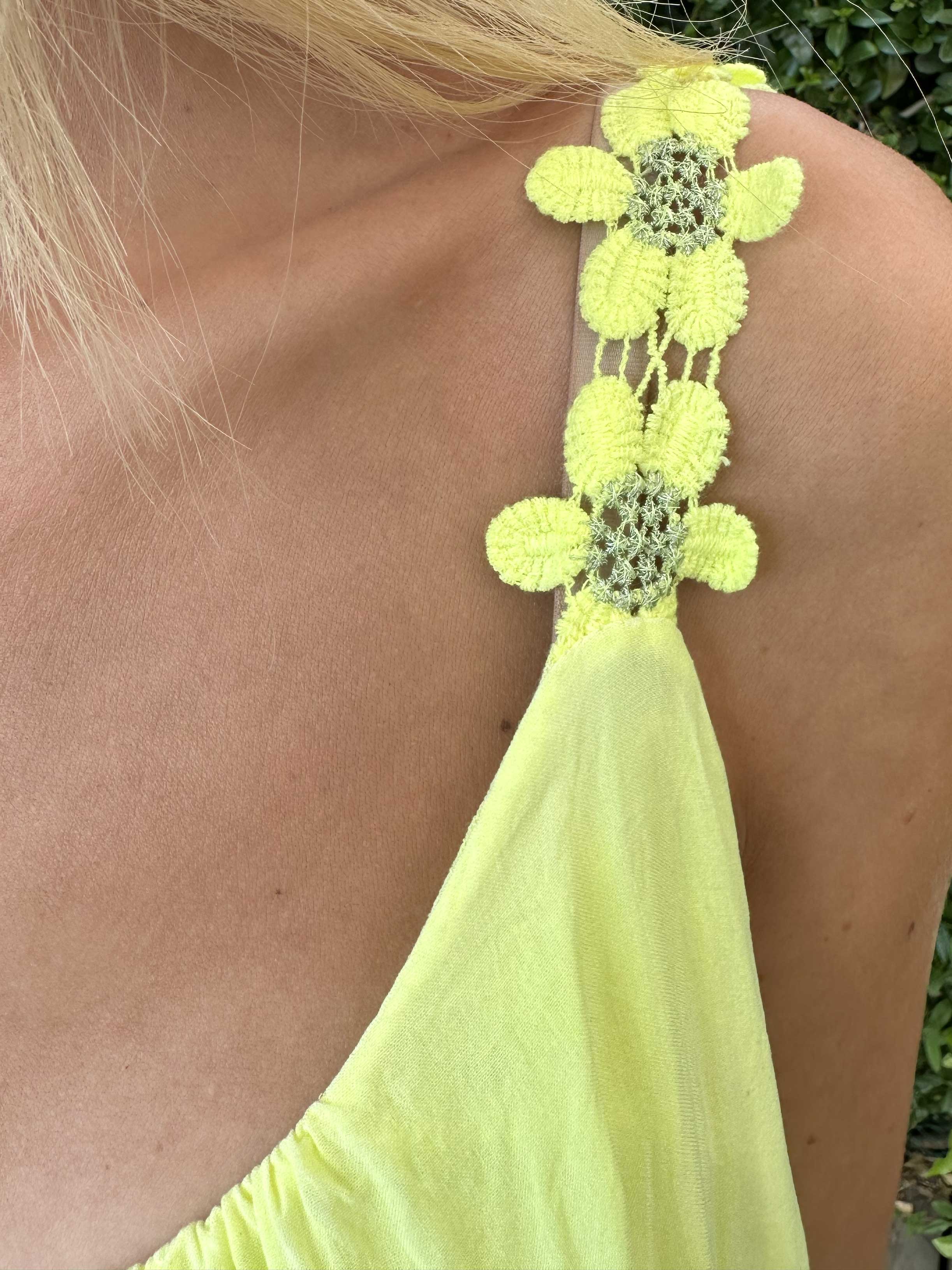 Ane - Söt sommarklänning med broderade axelband